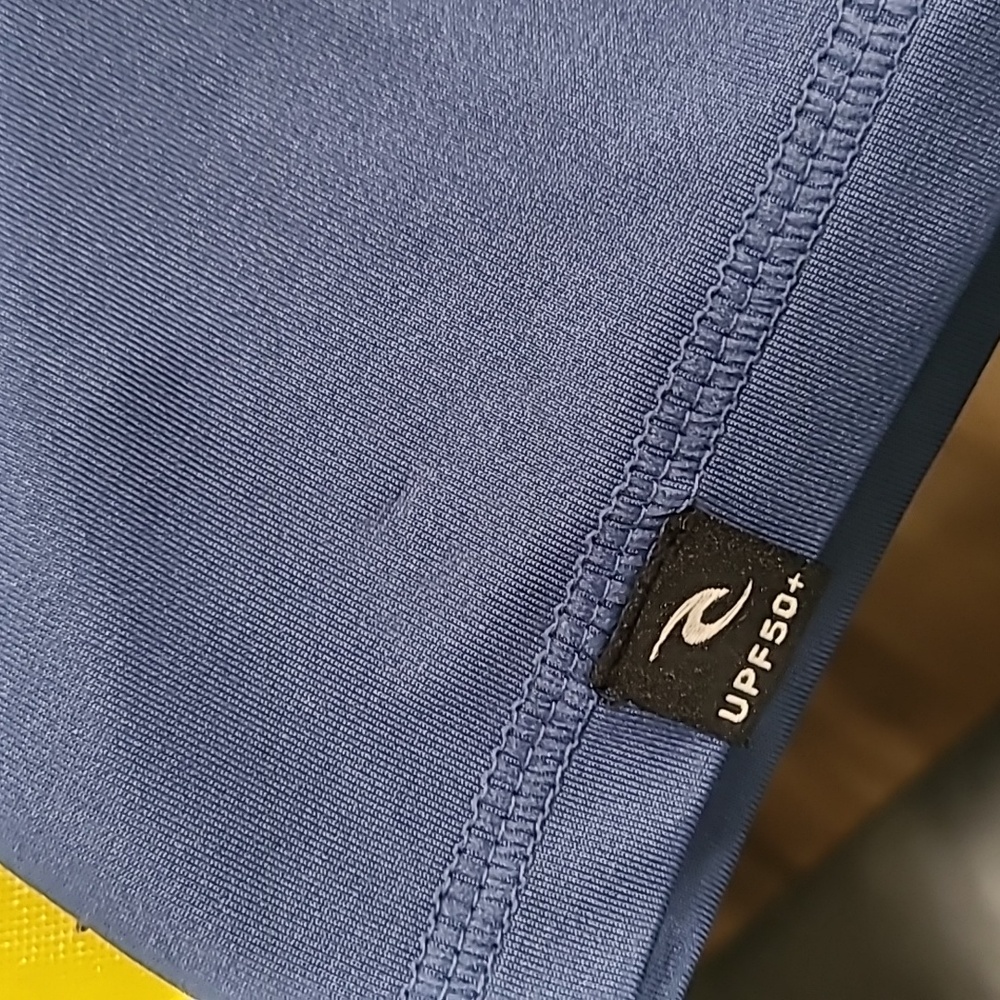 Rip Curl Rash Guard - Picture 6 of 7